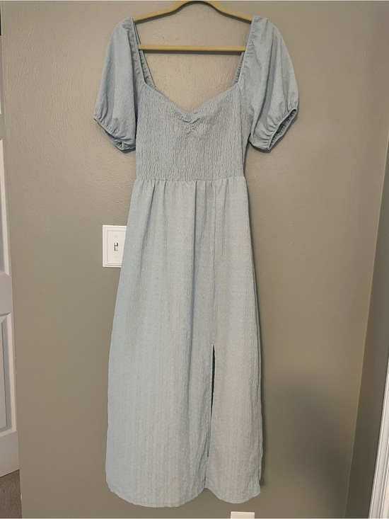 Worth Collective Dresses & Skirts - Worth Collective Smocked Puff Sleeve Sweetheart Neckline Dress in Powder Blue